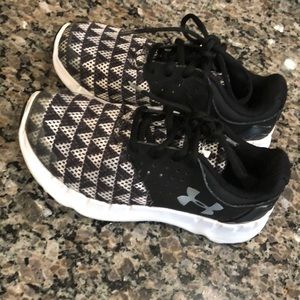 Girl Under Armour Tennis Shoes